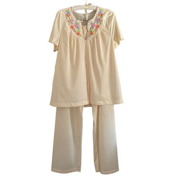 Gossard Artemis Other - VTG Gossard Artemis 2 pc Pajamas Cream Floral Embroidered Button Front SS Top S